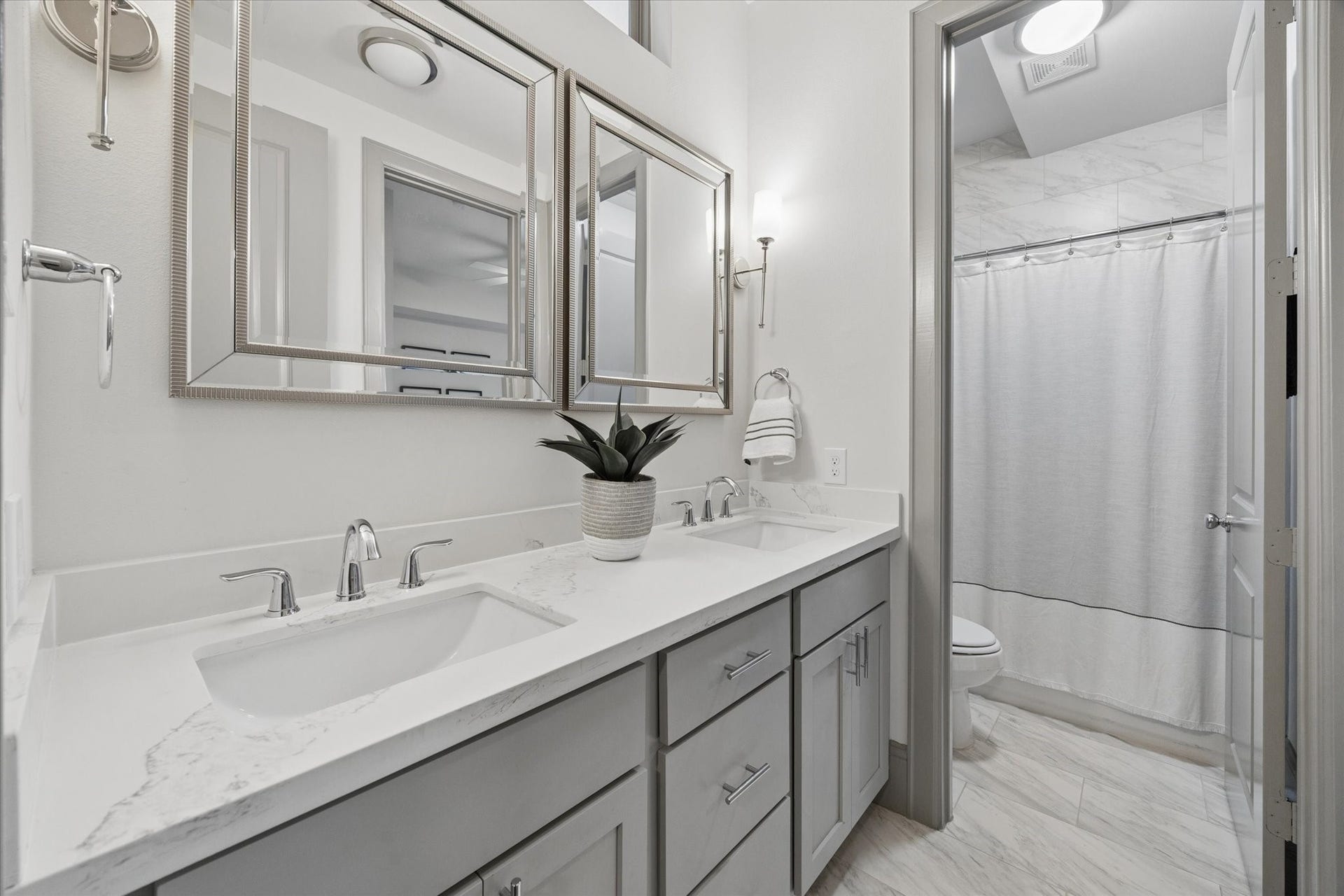 1907 W 25th Street, Houston, TX 77008 1907 W 25th Street, Houston, TX 77008