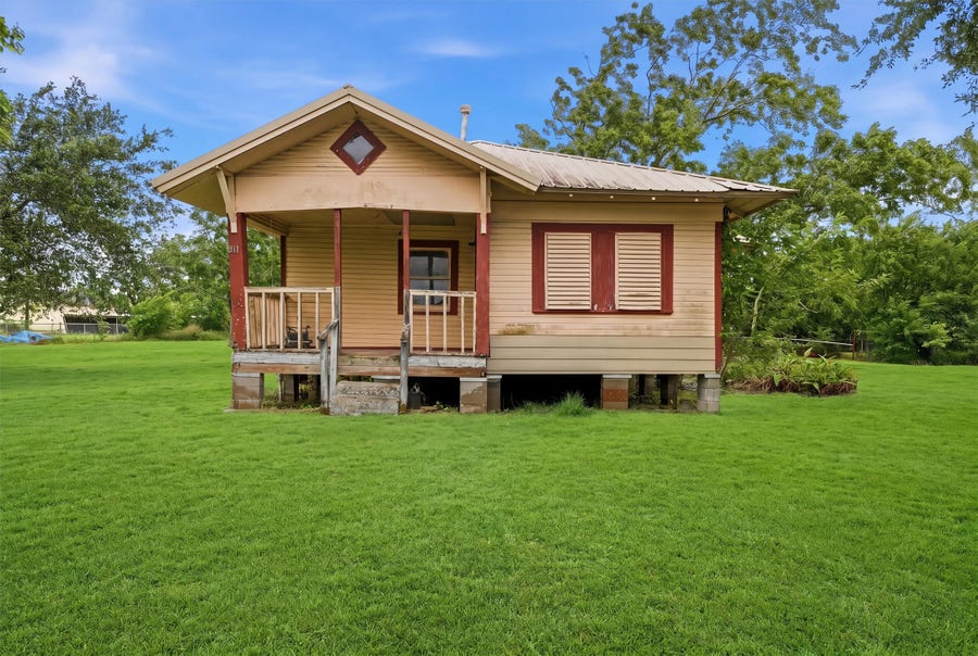 Property photo for 811 W Broad Street, Freeport, TX