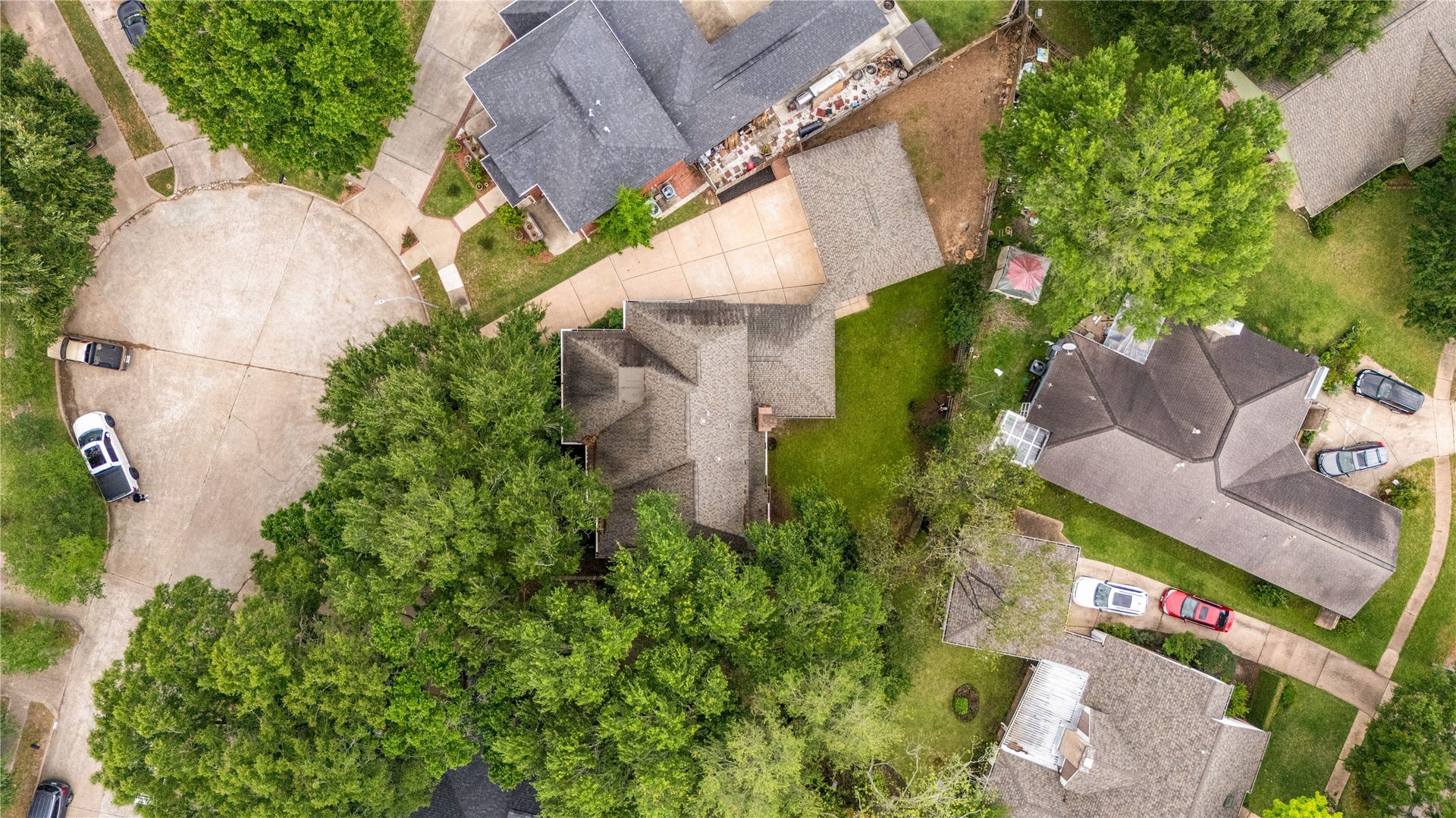 8007 Suspiro Drive, Houston, TX 77083 Spacious homesite on a quiet cul-de-sac lot offers a private backyard setting and plenty of room to relax or entertain. Surrounded by established homes and mature greenery, this property provides both comfort and a sense of retreat.
