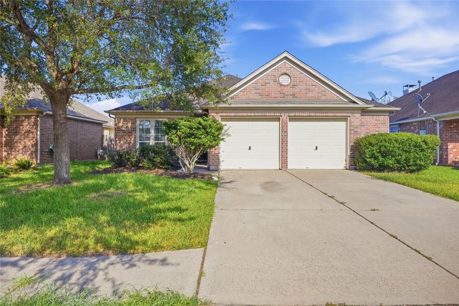 Property photo for 872 Rock Harbor Lane, League City, TX