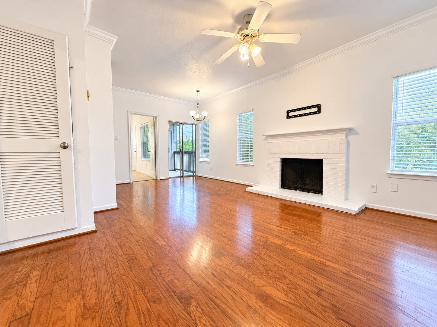 4041 Law Street, #606, Houston, TX 77005