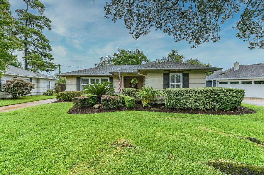 Property photo for 906 Bay Oaks Road, Houston, TX