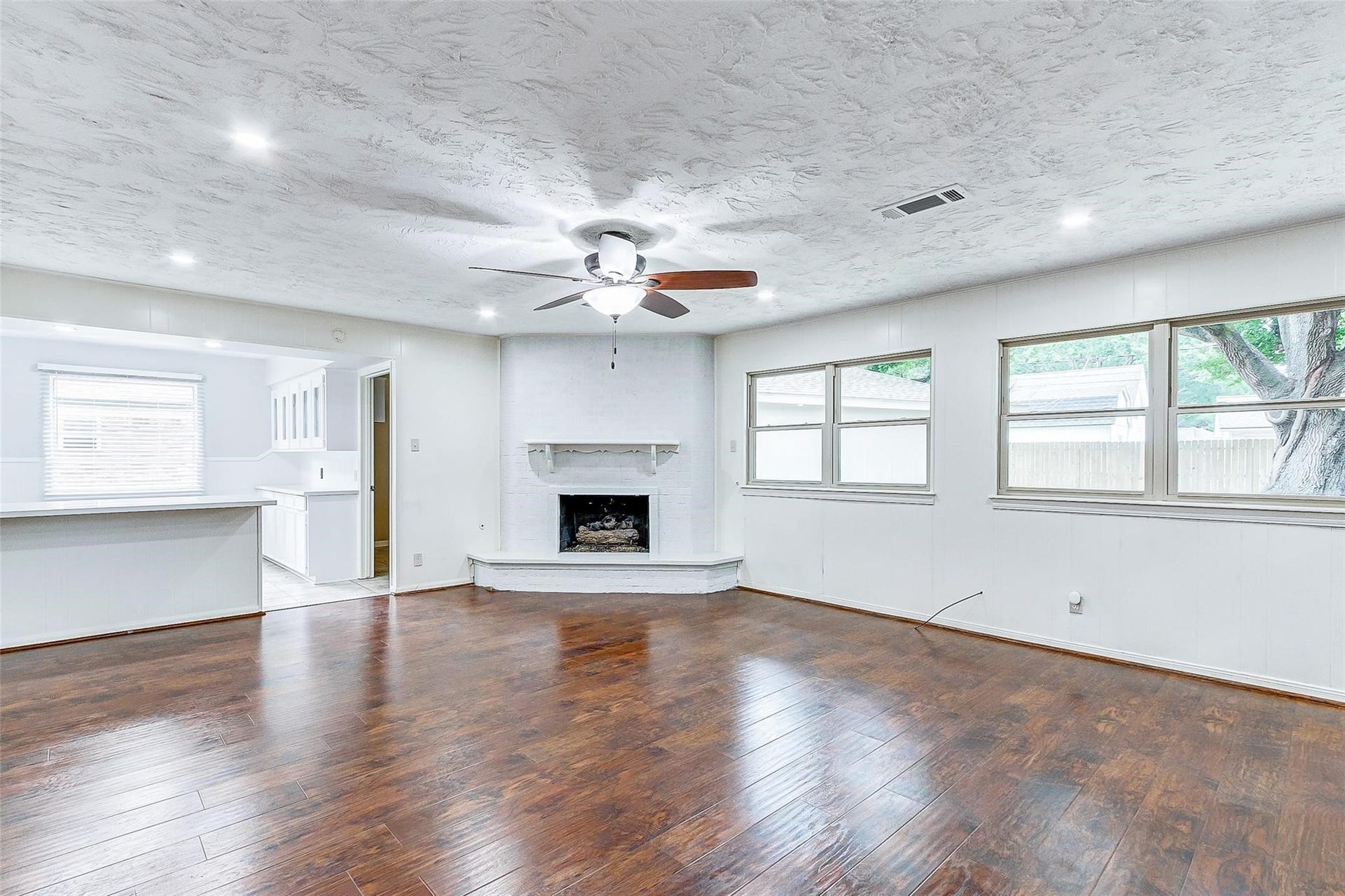 122 Camellia Street, Sugar Land, TX 77478 122 Camellia Street, Sugar Land, TX 77478
