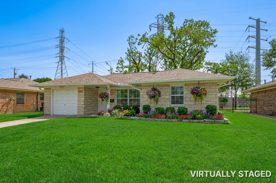 Property photo for 3042 Oak Forest Drive, Houston, TX
