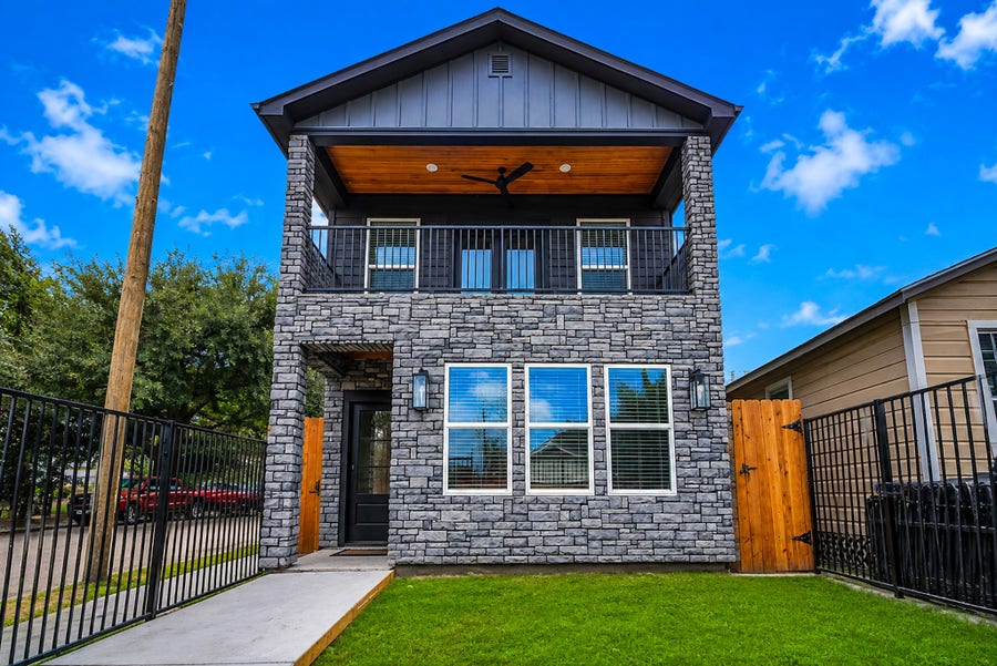 Property photo for 334 E 31st Street, Houston, TX