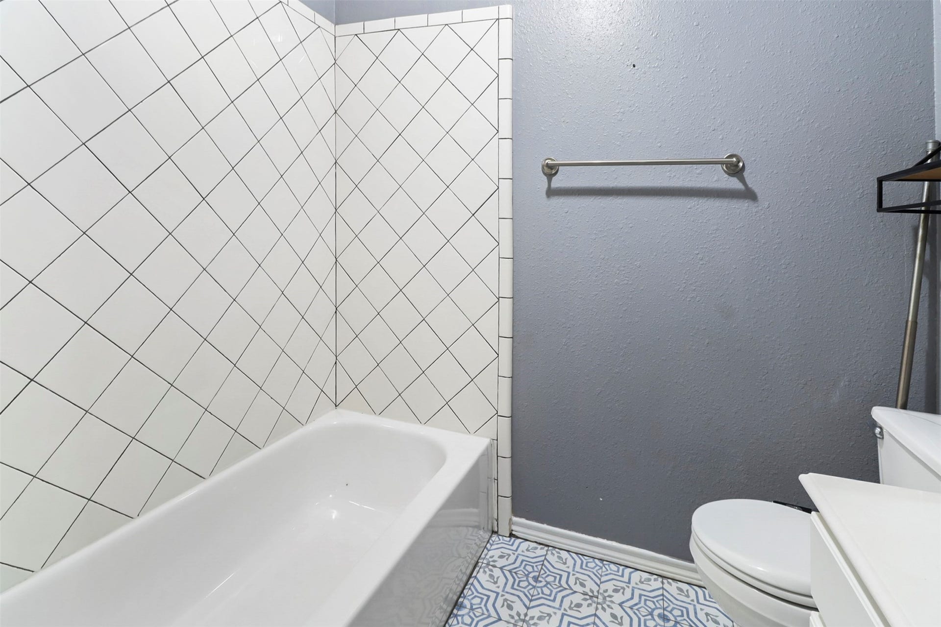 1828 Fletcher Street, Houston, TX 77009 3rd Floor -guest bathroom 3