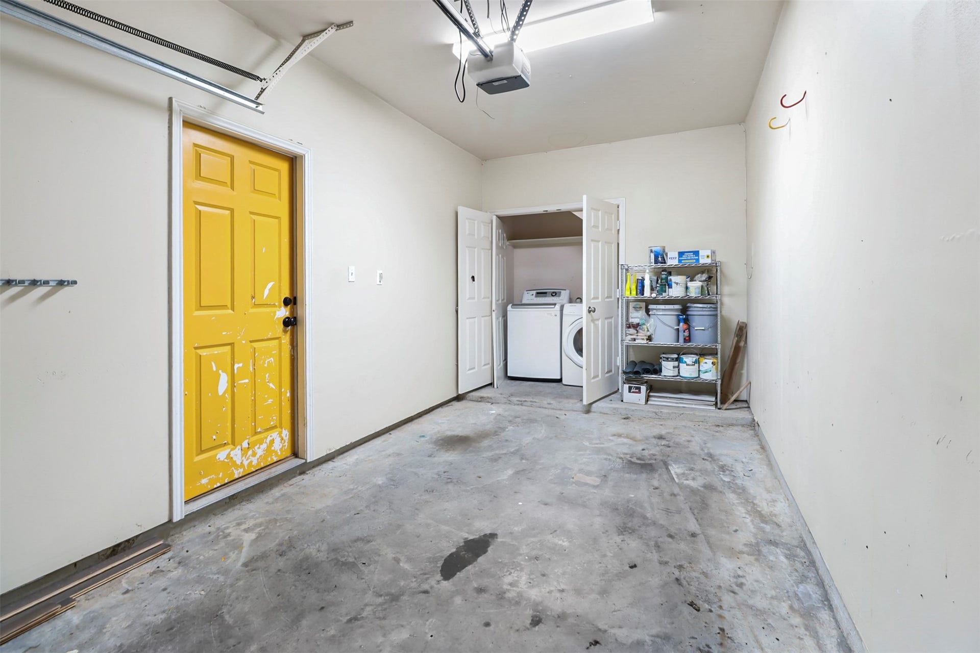 1828 Fletcher Street, Houston, TX 77009 1st floor utility room - inlcude washer and dryer