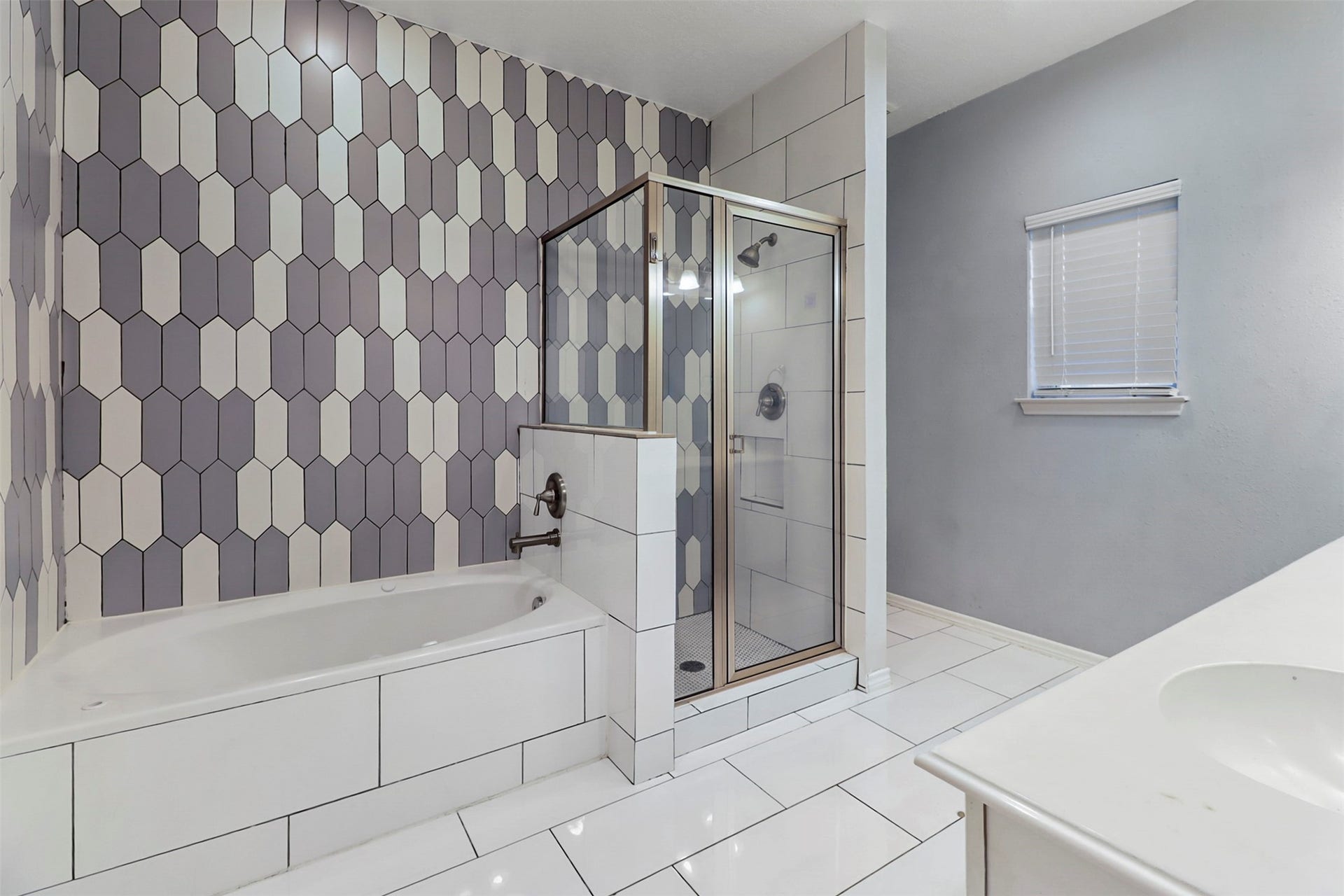 1828 Fletcher Street, Houston, TX 77009 2nd Floor - primary Bathroom