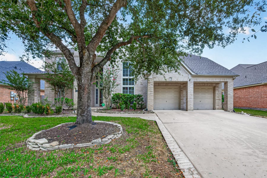 Property photo for 2313 Delta Bridge Drive, Pearland, TX