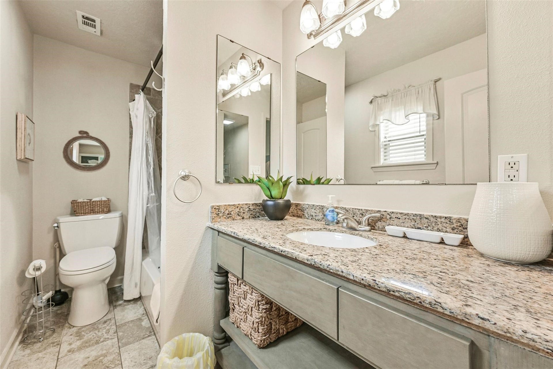 22818 Buena Street, Galveston, TX 77554 22818 Buena Street, Galveston, TX 77554
