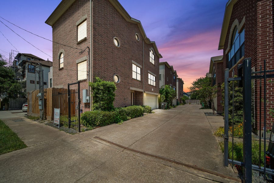 Property photo for 917 W 21st Street, #H, Houston, TX