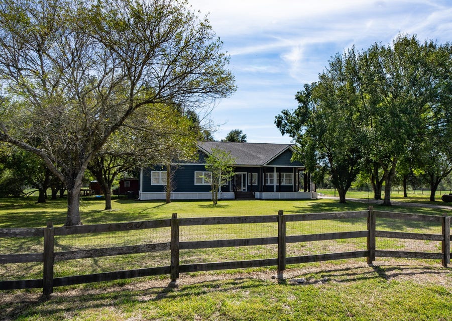Property photo for 1302 Southfork Lane, Rosharon, TX