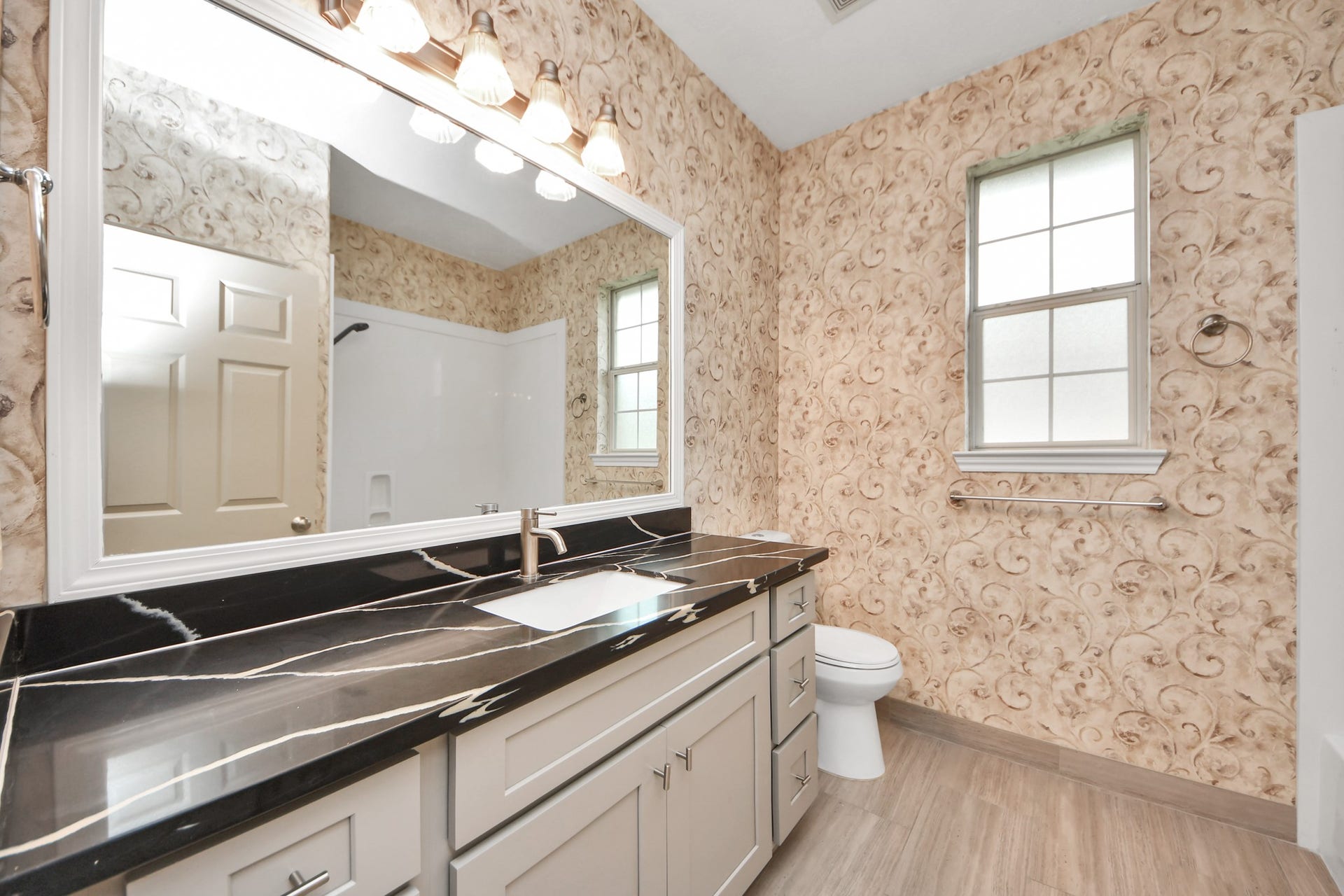 2027 Marchwood Manor Drive, Houston, TX 77090 Bathroom 2