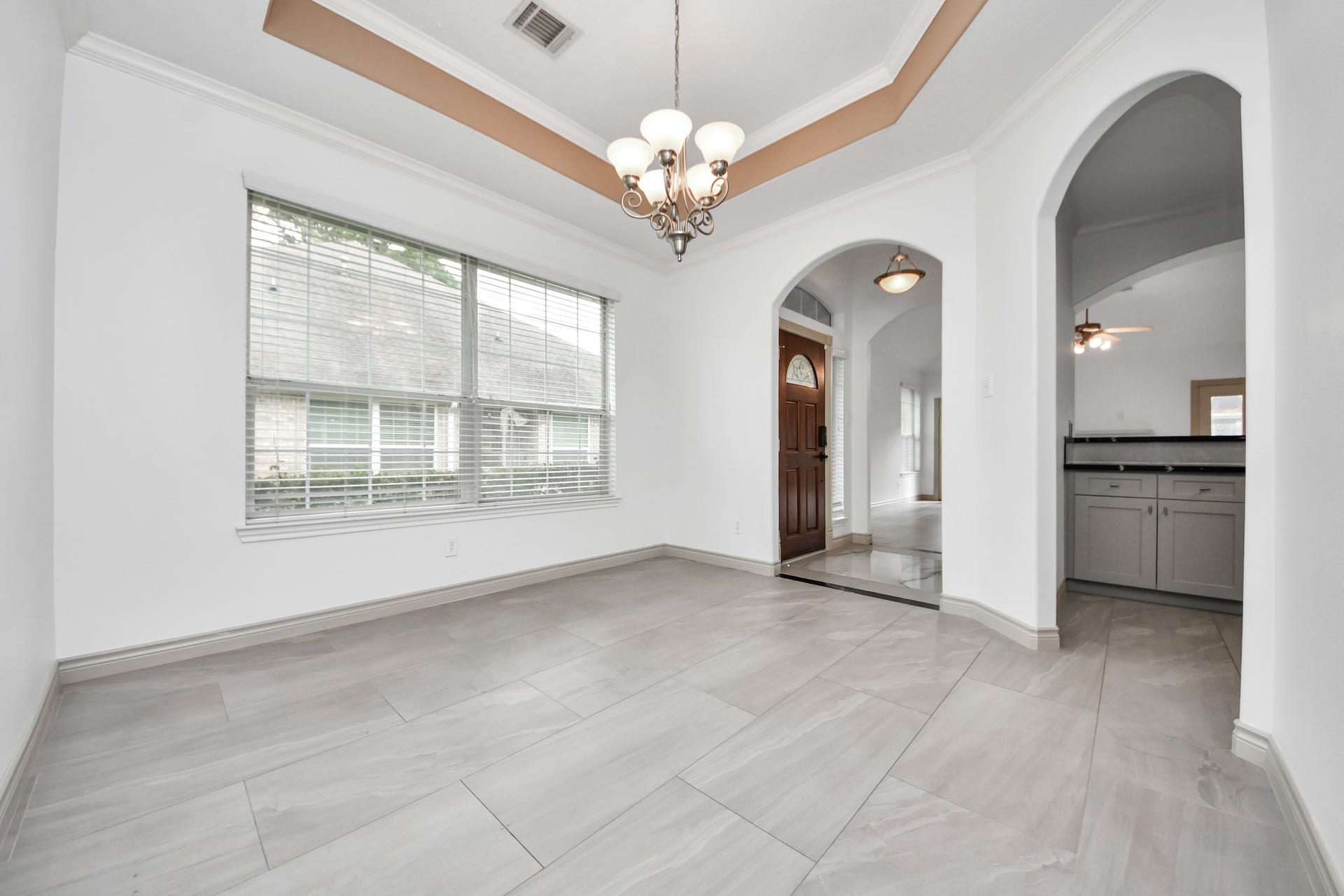 2027 Marchwood Manor Drive, Houston, TX 77090 Dining area