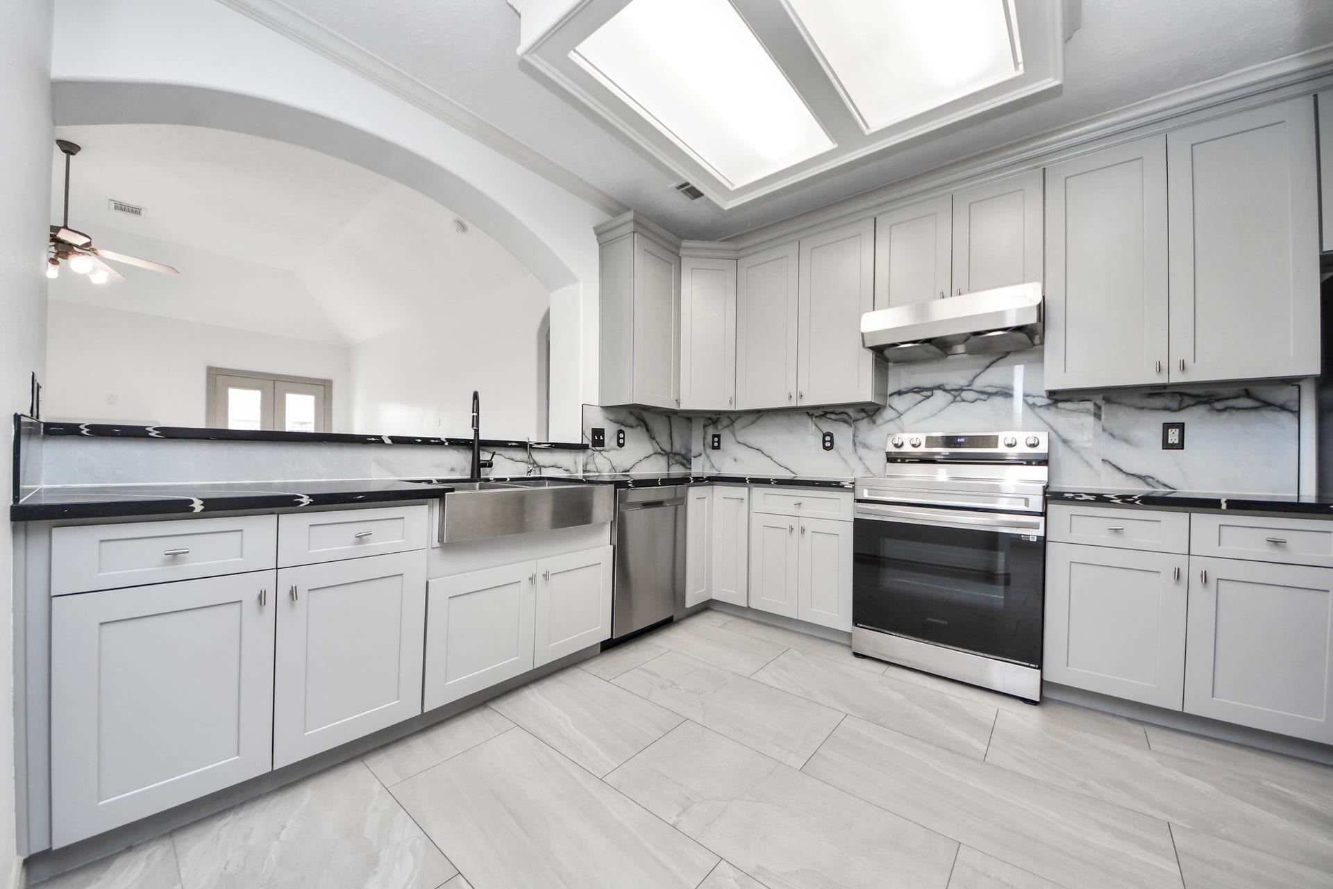 2027 Marchwood Manor Drive, Houston, TX 77090 Kitchen