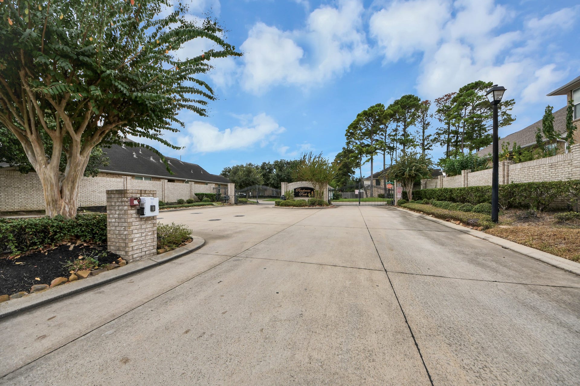 2027 Marchwood Manor Drive, Houston, TX 77090 Community gate