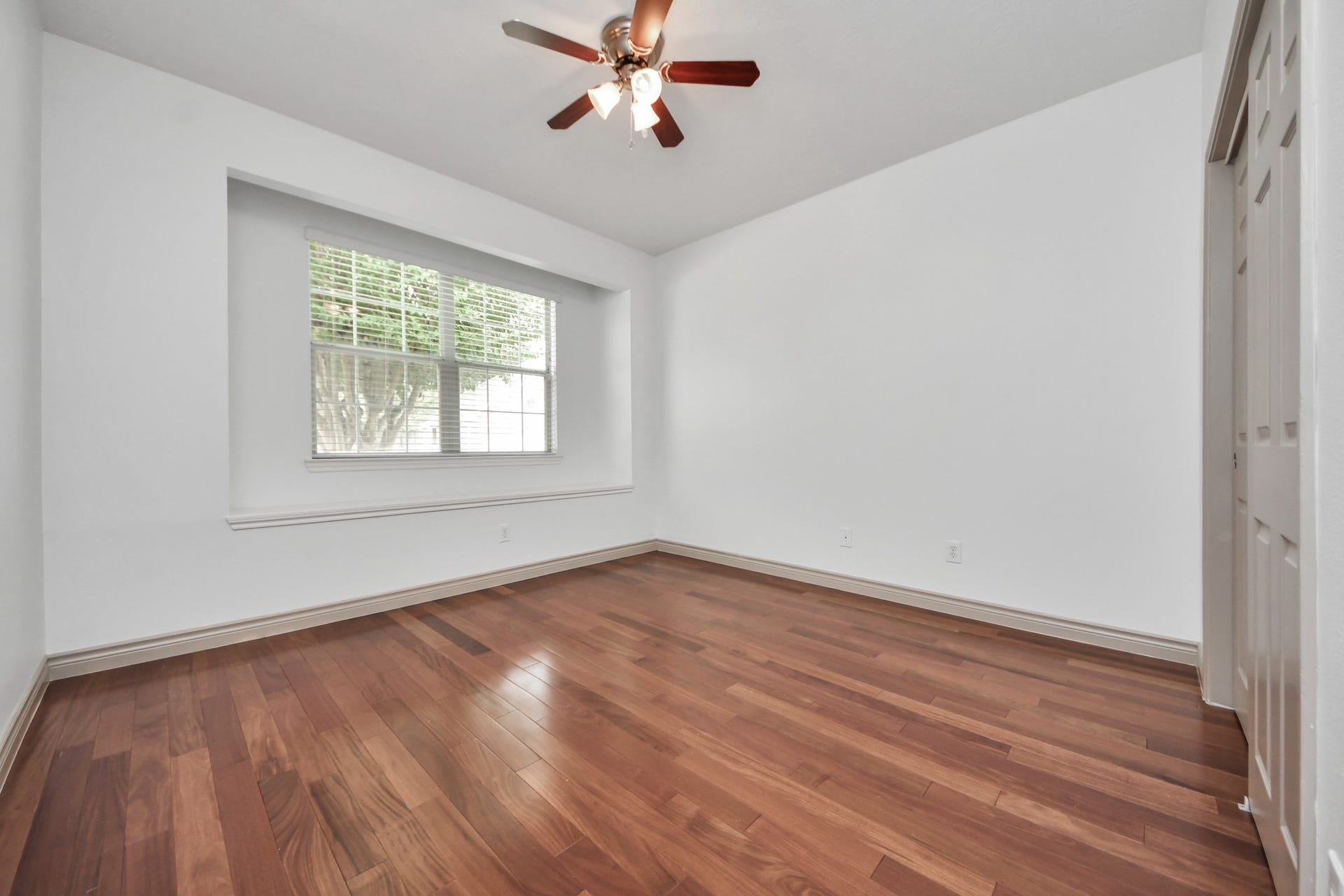 2027 Marchwood Manor Drive, Houston, TX 77090 Bedroom 2