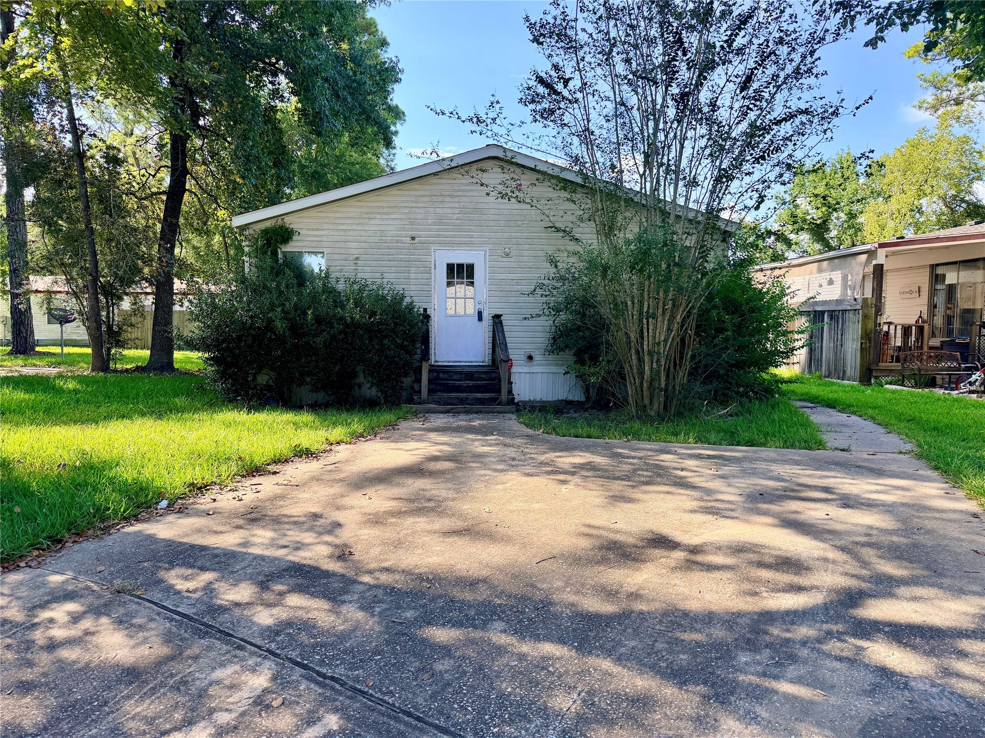 810 Mercedes Benz Court, Humble, TX 77396 810 Mercedes Benz Court, Humble, TX 77396