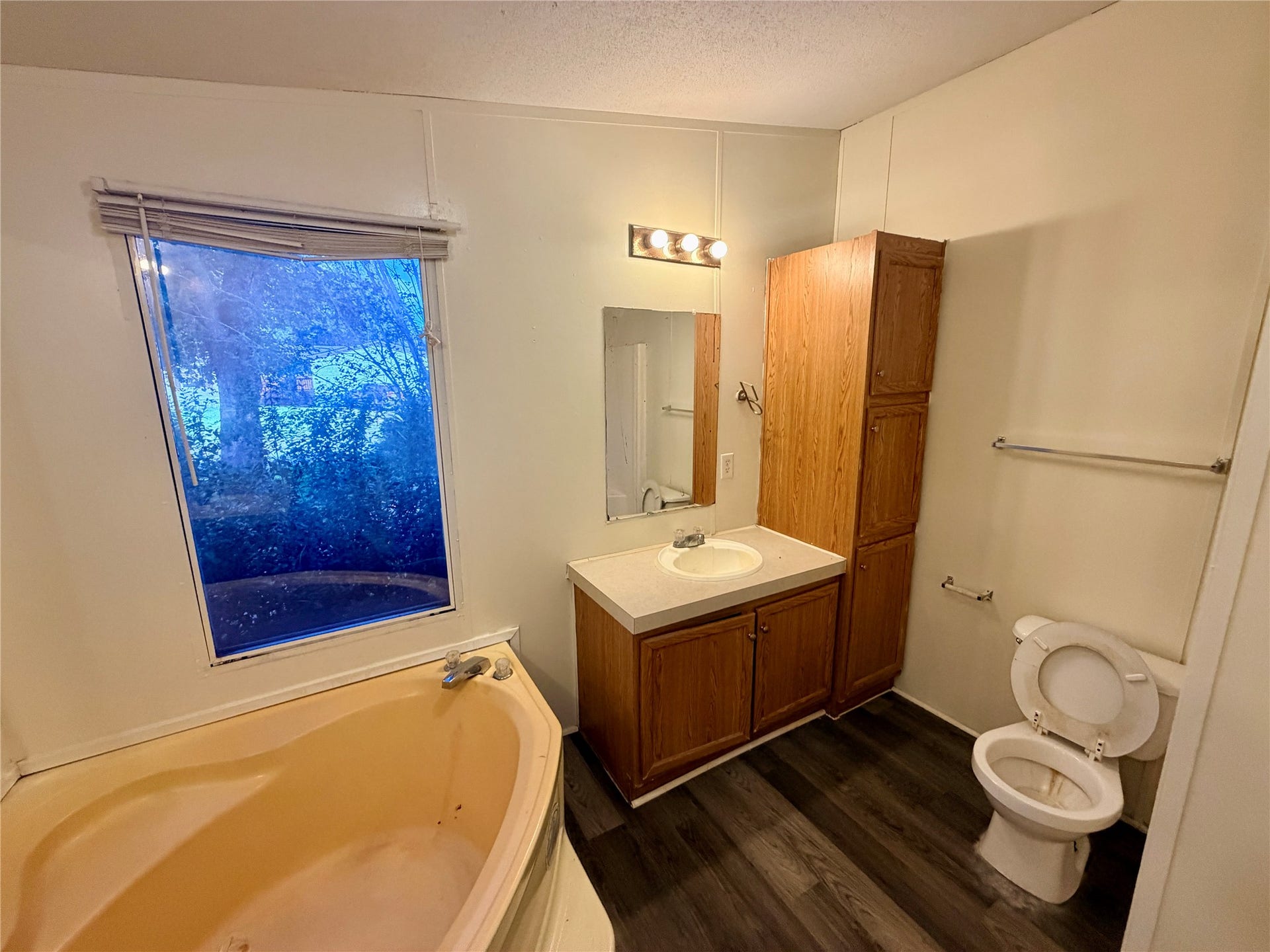 810 Mercedes Benz Court, Humble, TX 77396 810 Mercedes Benz Court, Humble, TX 77396