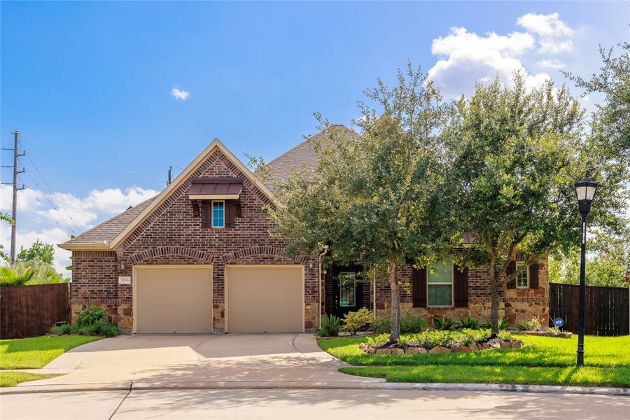 Property photo for 3596 Mustang Ridge Lane, Pearland, TX