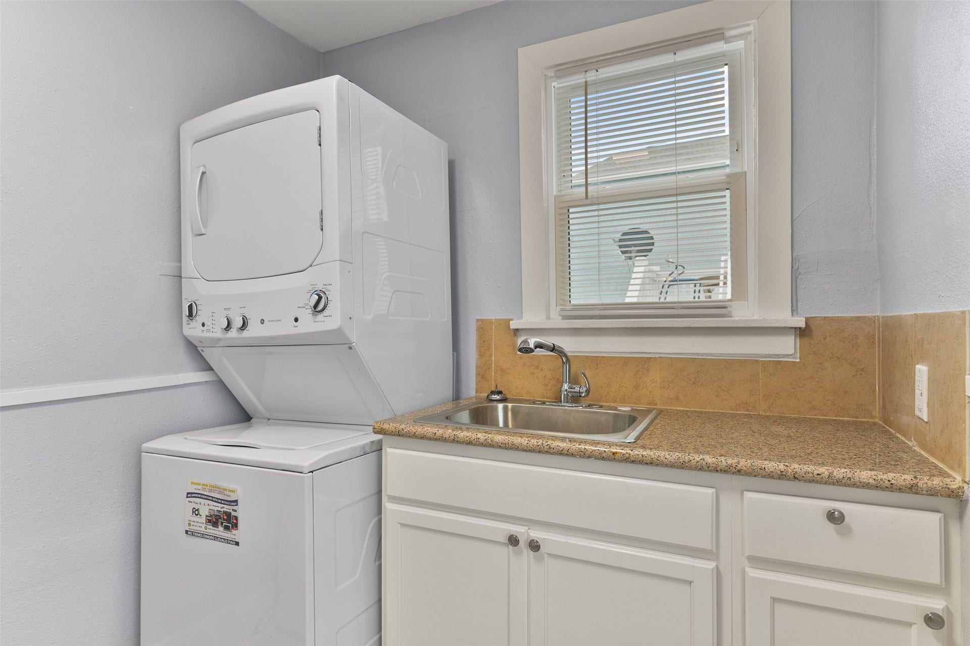 Unit B - Granite counter top &
stacking washer/dryer