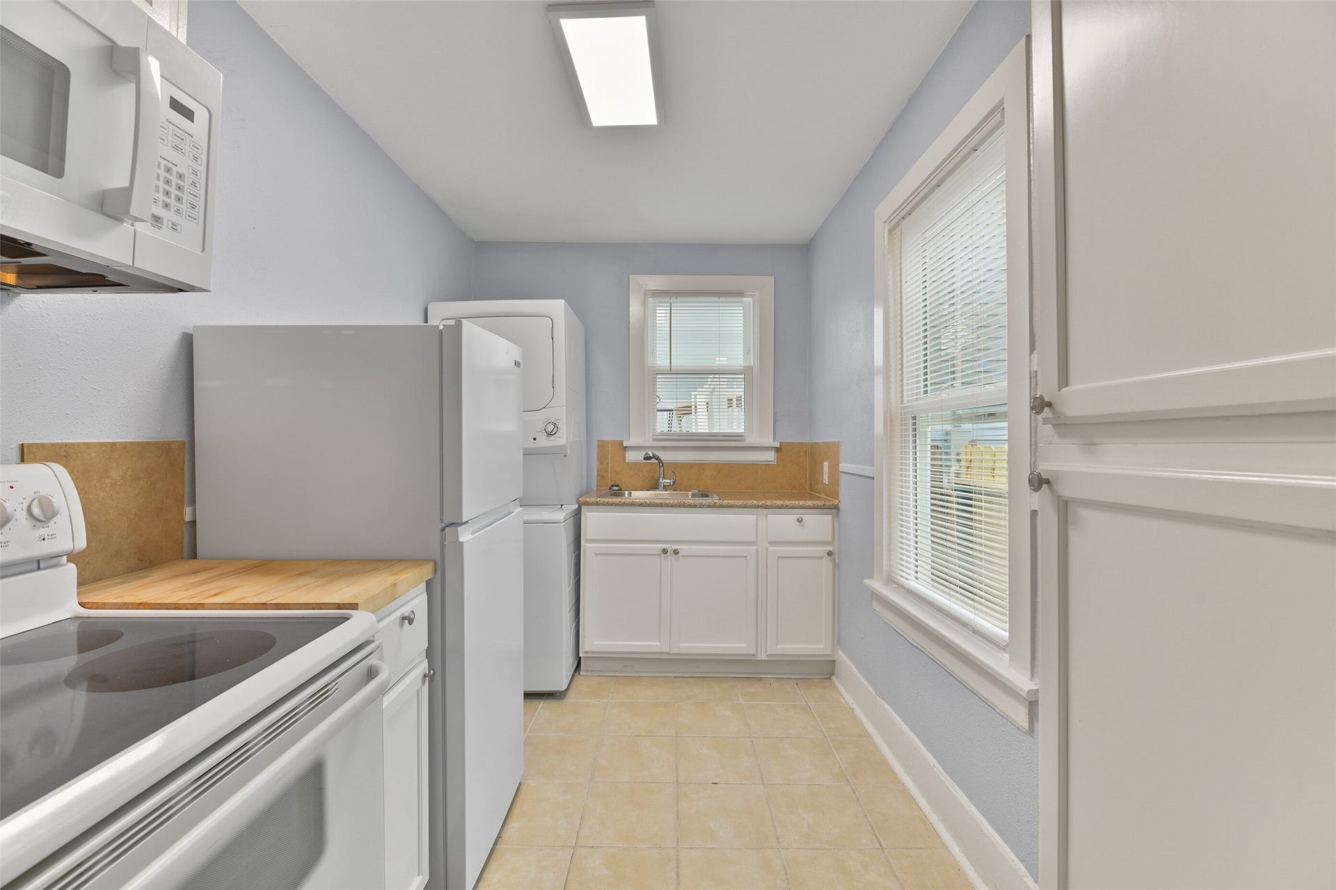 Unit B - Kitchen
