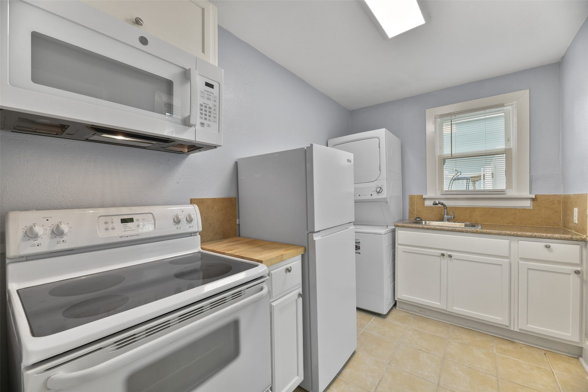 Unit B - Kitchen
