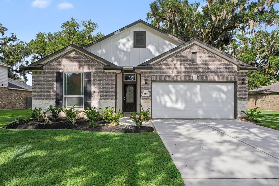 Property photo for 2231 Lakewood Drive, West Columbia, TX