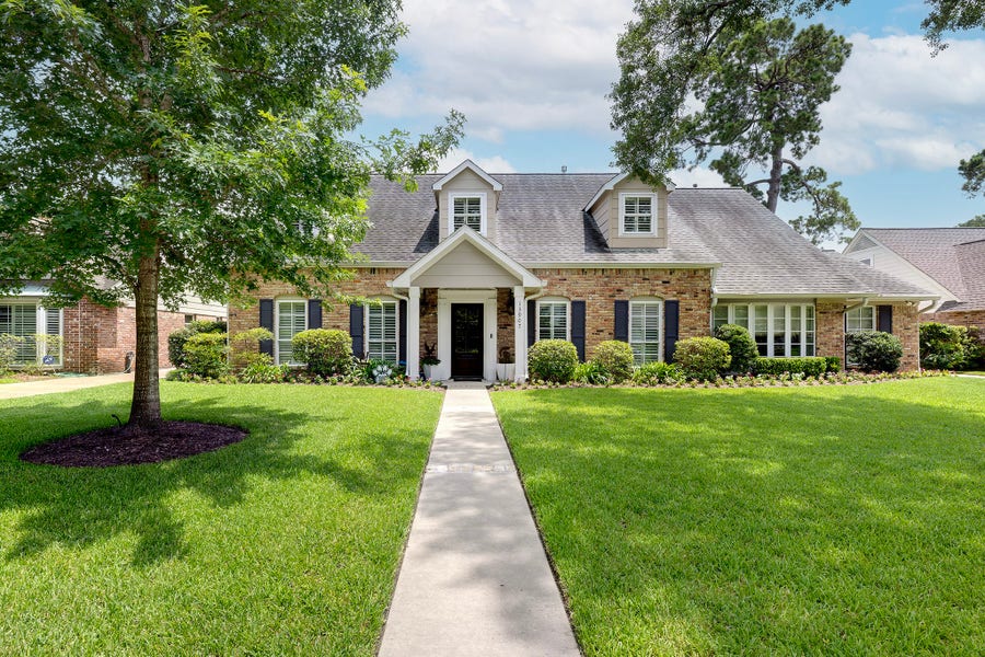 Property photo for 13907 Woodthorpe Lane, Houston, TX