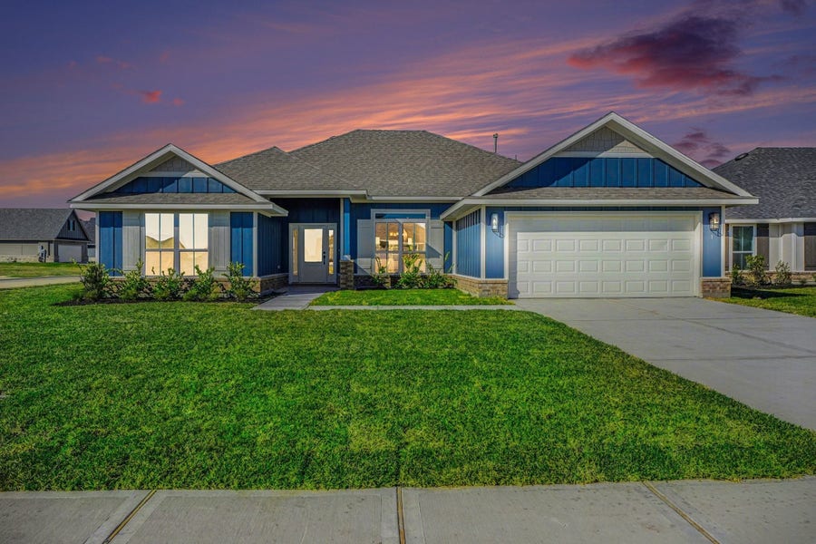 Property photo for 1 Keystone Court, Angleton, TX
