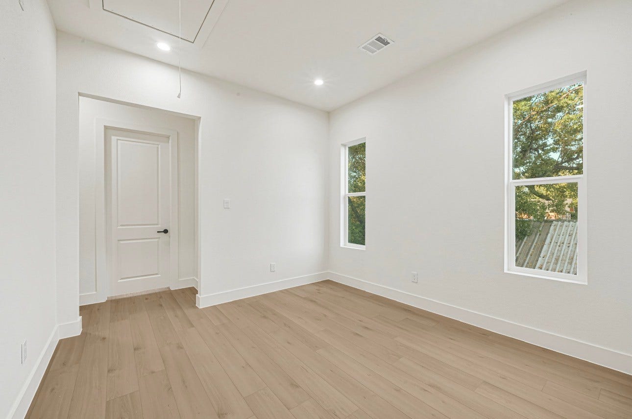 4806 Farmer St, Houston, TX 77020 flexible upstairs living area or entertainment space.