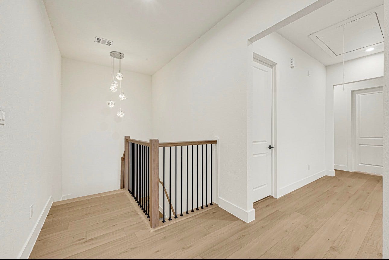 4806 Farmer St, Houston, TX 77020 elegant upstairs space accented by modern statement chandelier.