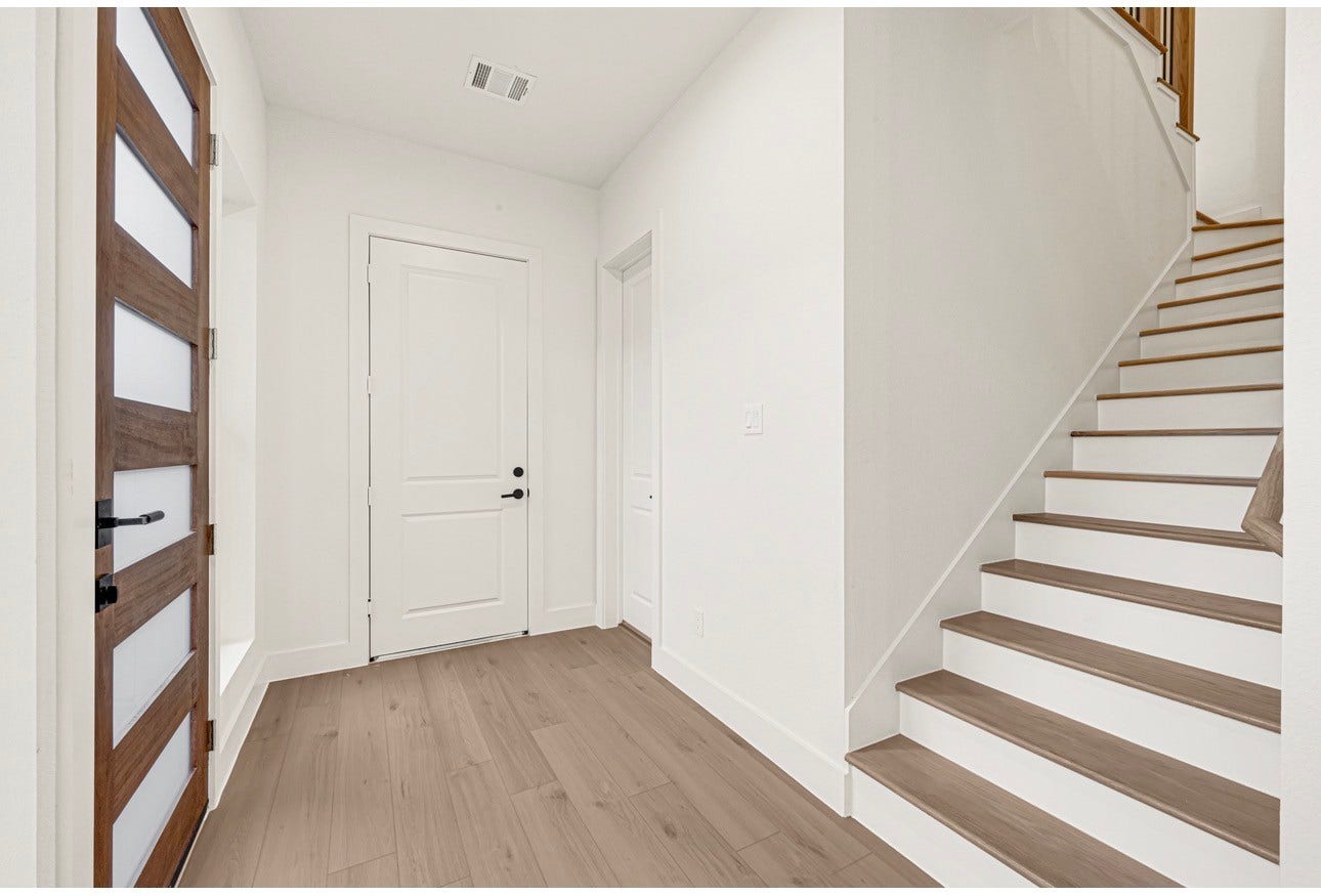 4806 Farmer St, Houston, TX 77020 Welcoming foyer featuring a bright open layout and staircase leading to the second floor.