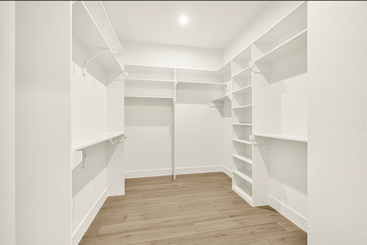 4806 Farmer St, Houston, TX 77020 Primary spacious walk-in closet.