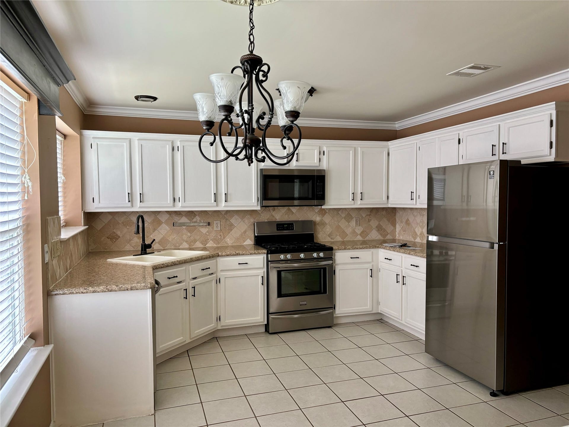 3909 Ashwood Drive, Pearland, TX 77584 3909 Ashwood Drive, Pearland, TX 77584
