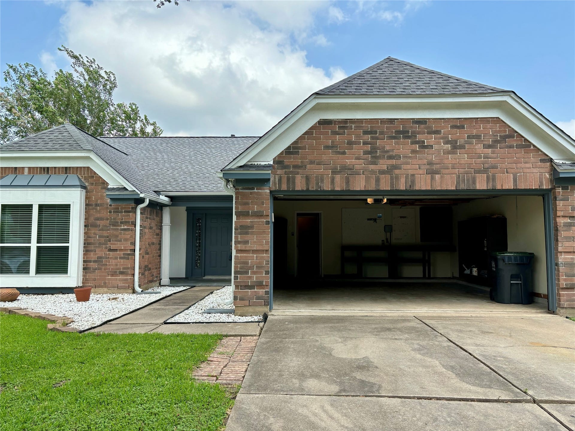 3909 Ashwood Drive, Pearland, TX 77584 3909 Ashwood Drive, Pearland, TX 77584