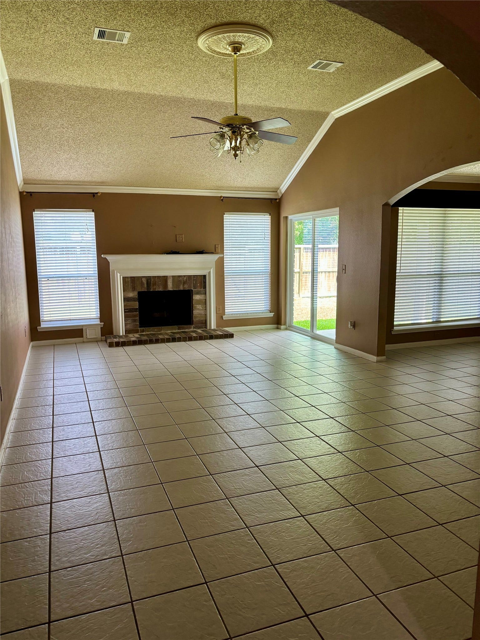 3909 Ashwood Drive, Pearland, TX 77584 3909 Ashwood Drive, Pearland, TX 77584
