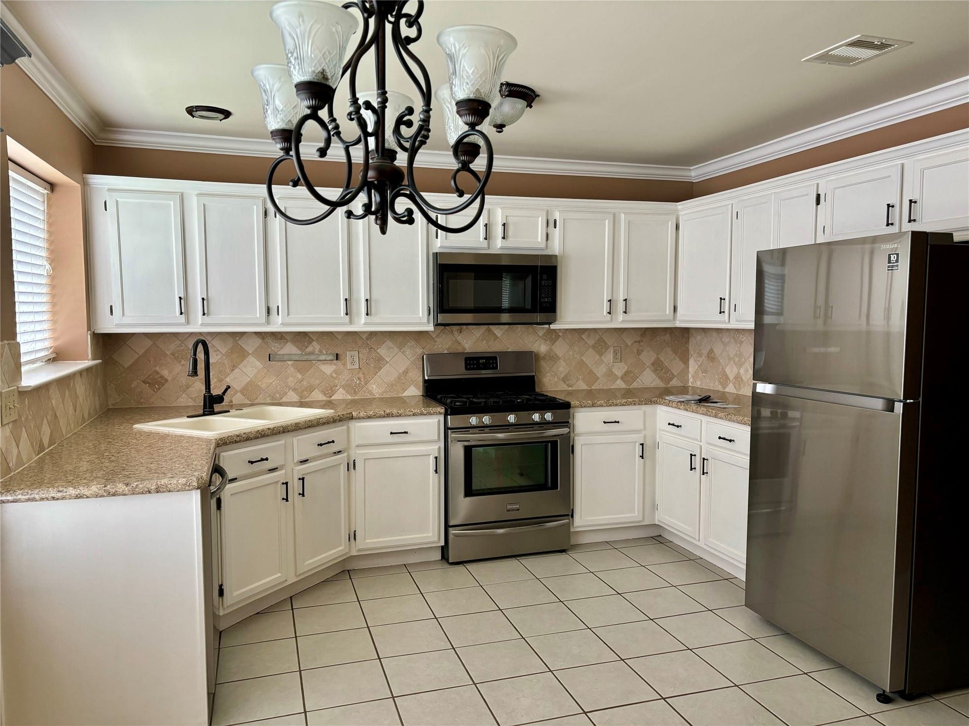 3909 Ashwood Drive, Pearland, TX 77584 3909 Ashwood Drive, Pearland, TX 77584