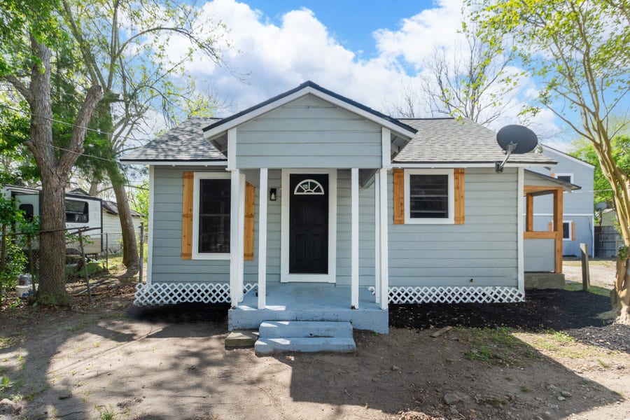 Property photo for 211 W South Street, Alvin, TX