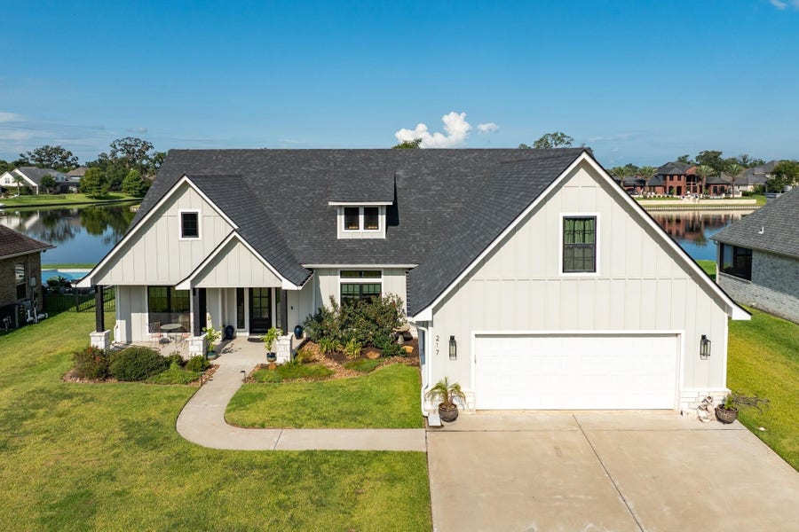 Property photo for 217 Arrowhead Drive, Lake Jackson, TX