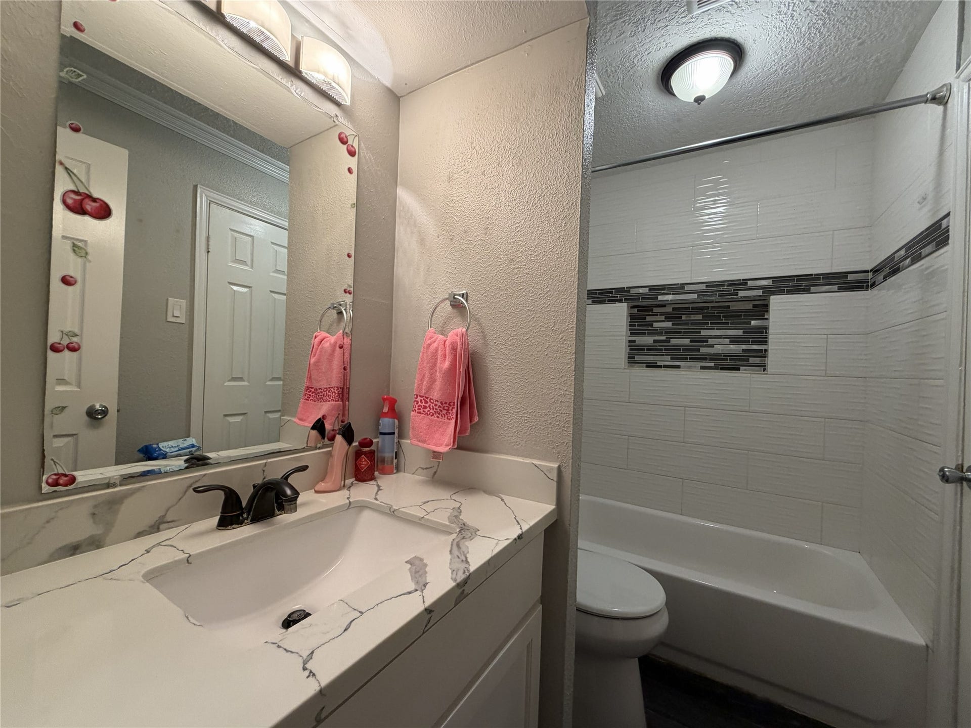 7703 Moonmist, #B, Houston, TX 77036 Master Bathroom