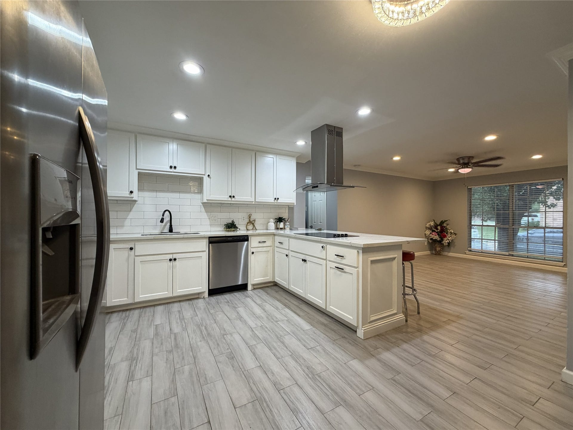7703 Moonmist, #B, Houston, TX 77036 Open floor-plan kitchen