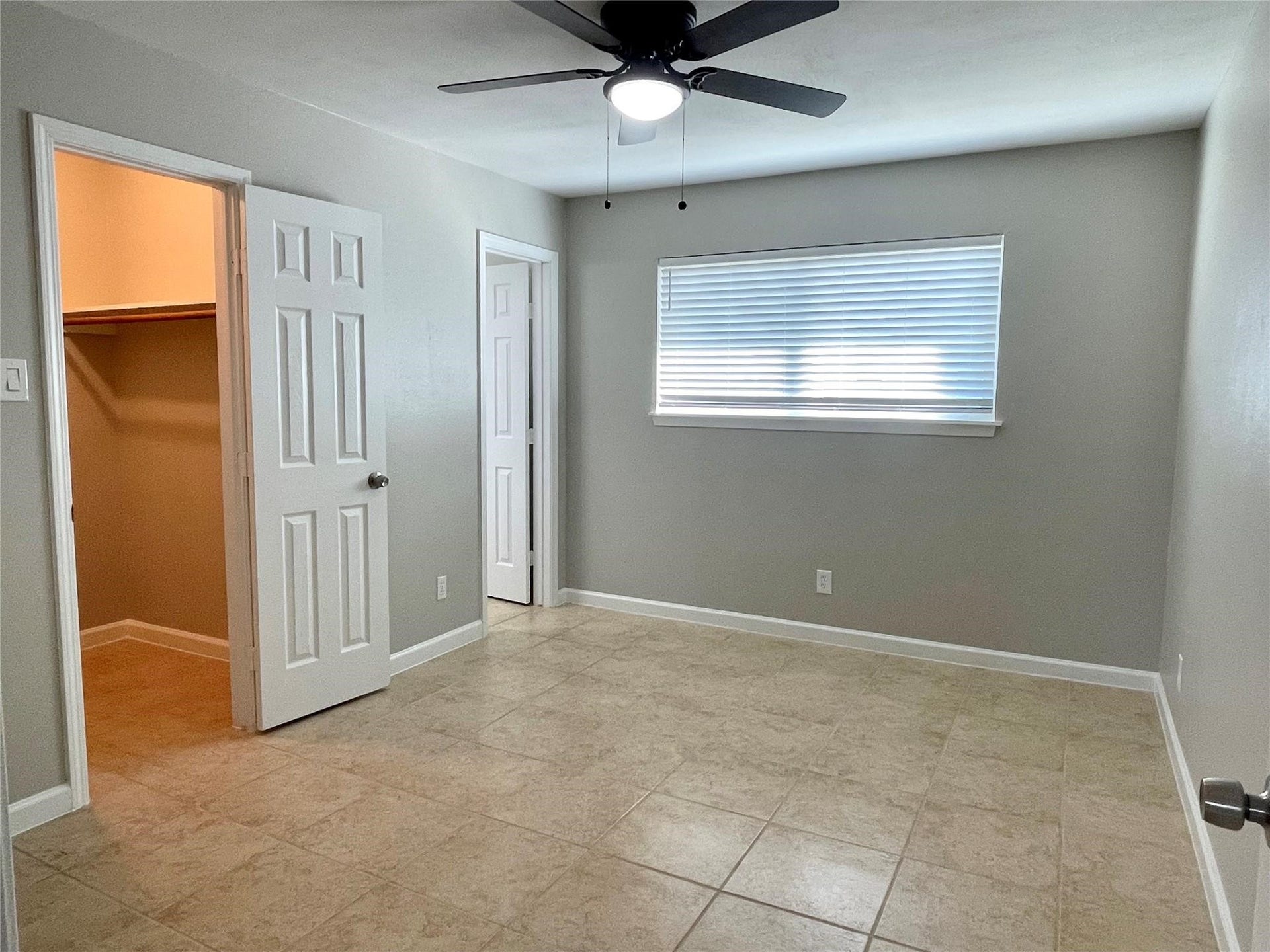 Spacious Bedroom with walk-in closet