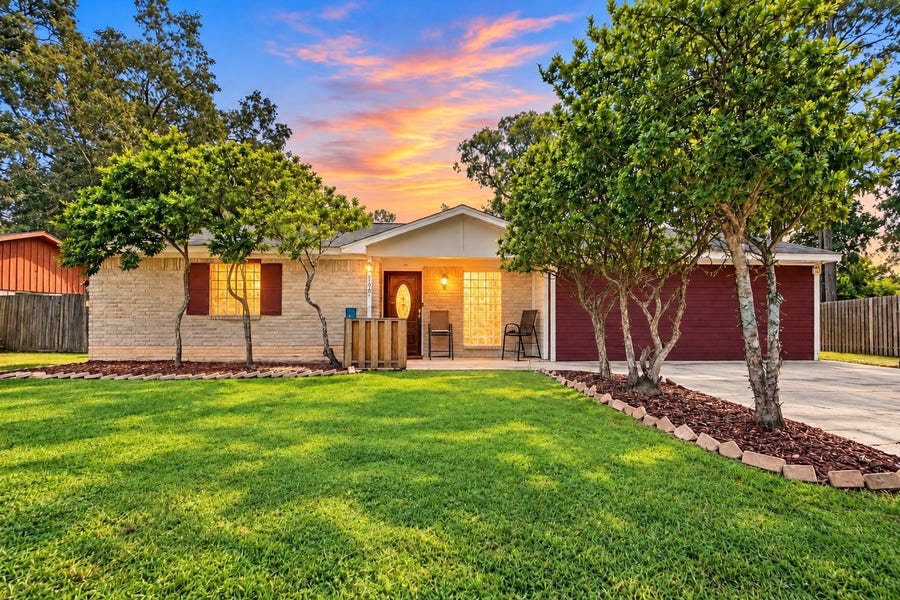 Property photo for 906 Corydon Drive, Houston, TX