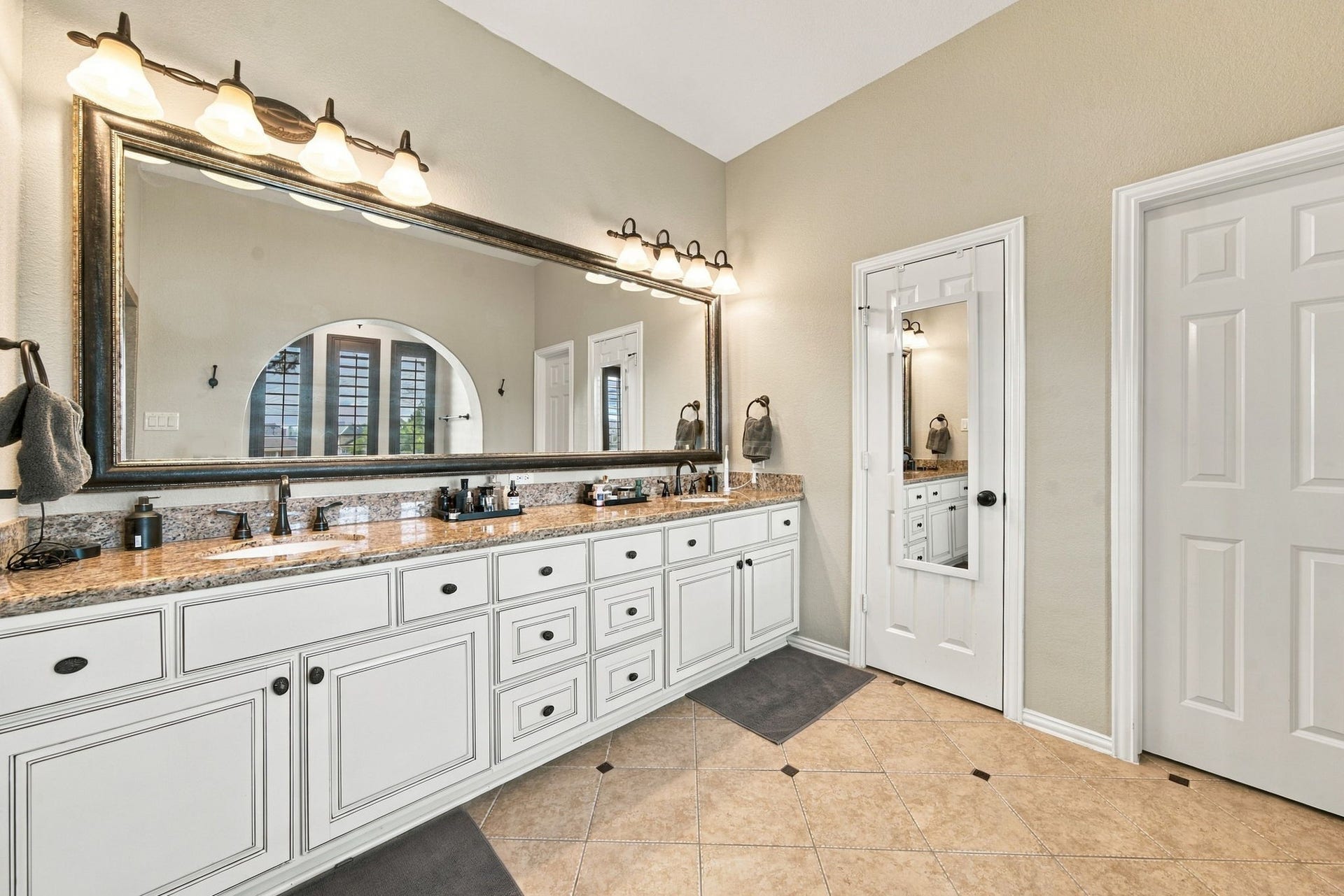 14423 Tivoli Drive, Houston, TX 77077 An extended dual-sink vanity provides abundant counter space in the primary bathroom and extensive cabinetry.