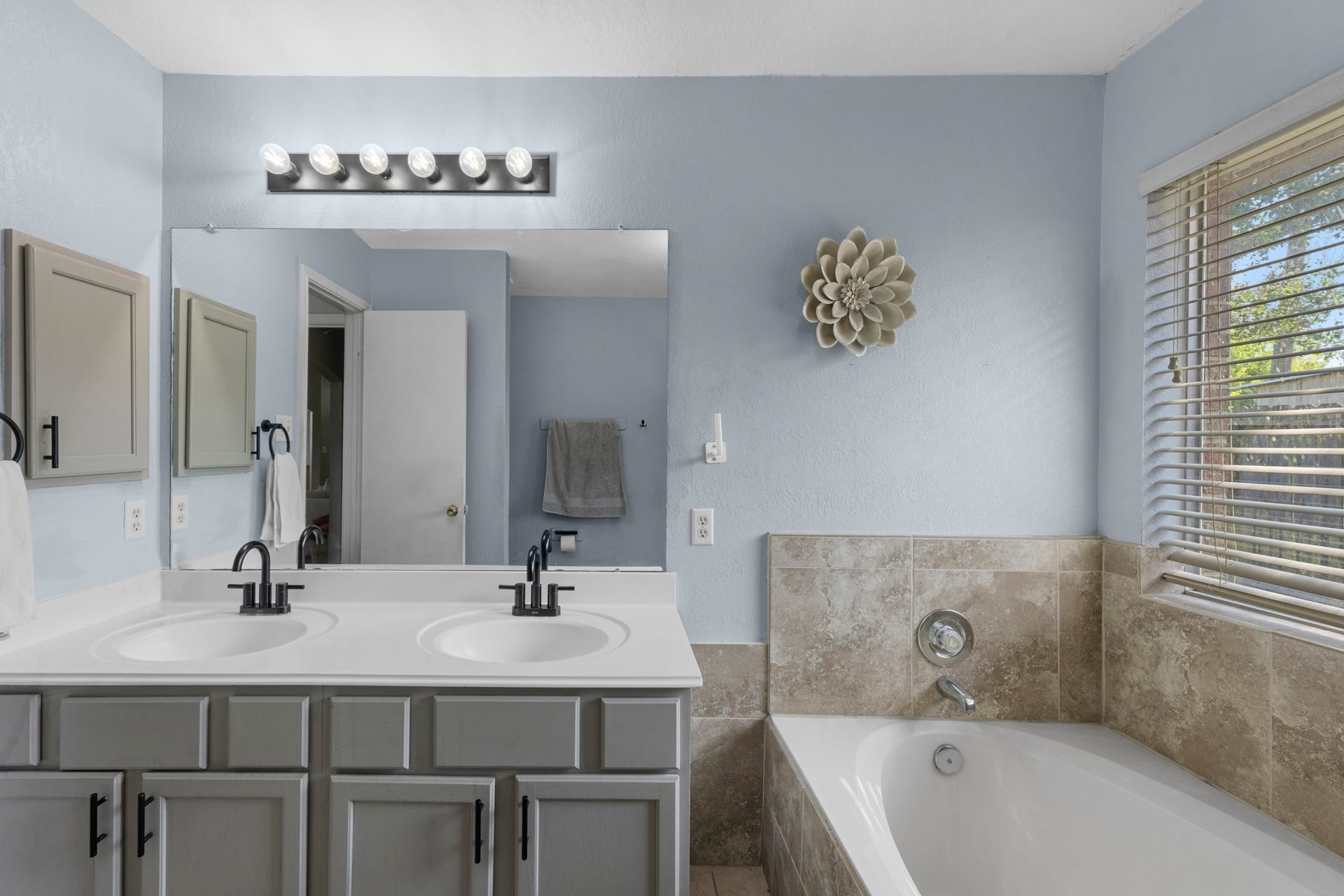 14610 Maisemore Road, Houston, TX 77015 Another view of the primary bath