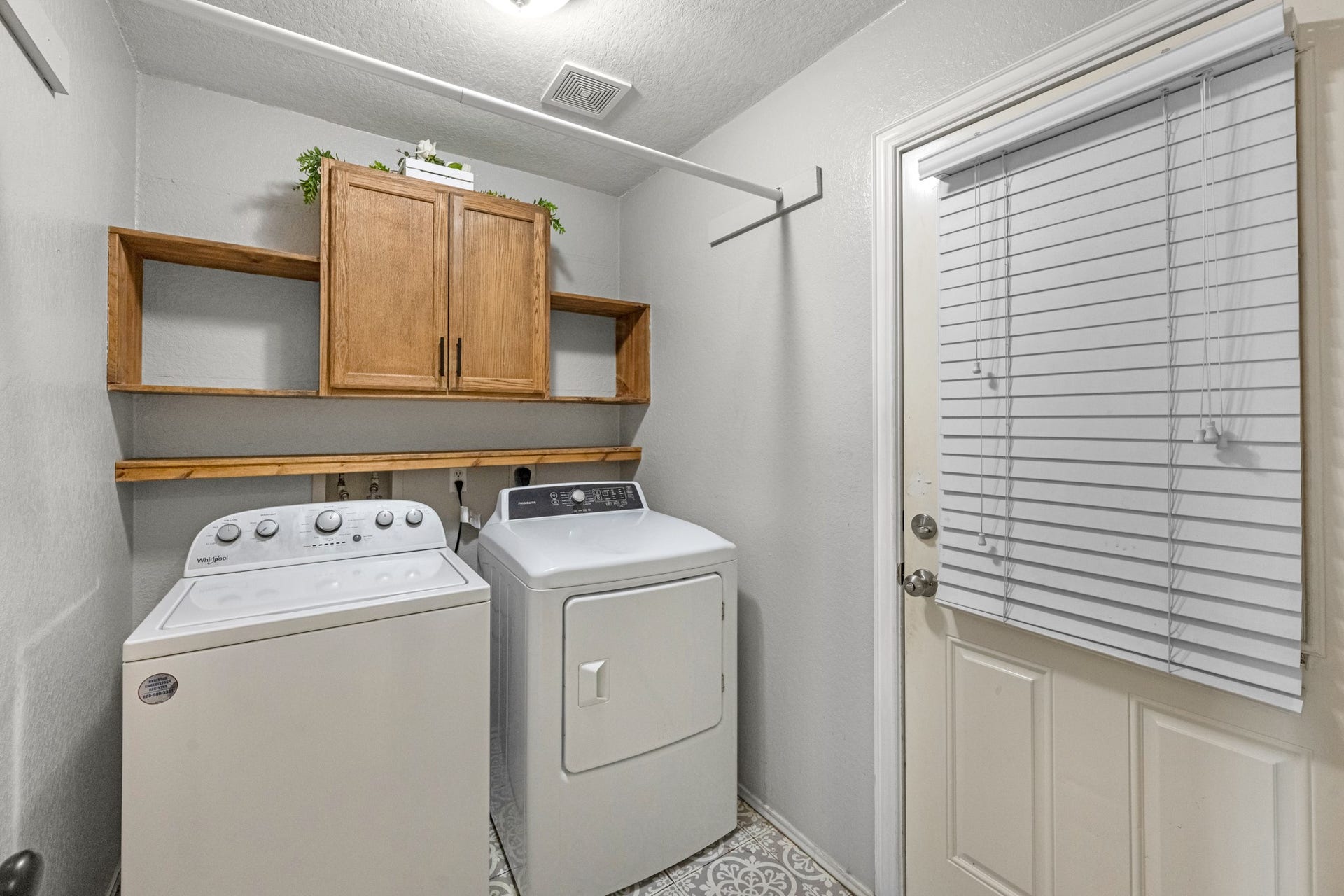 14610 Maisemore Road, Houston, TX 77015 Updated laundry room