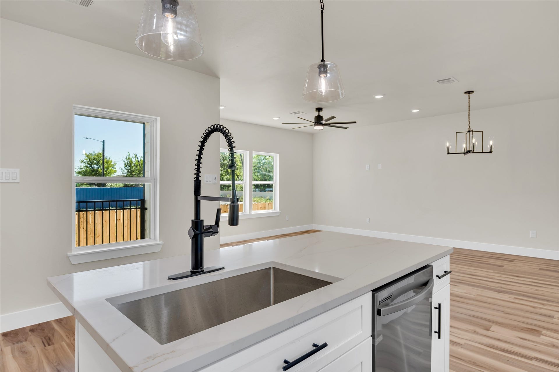 5107 South Acres, Houston, TX 77048 5107 South Acres, Houston, TX 77048