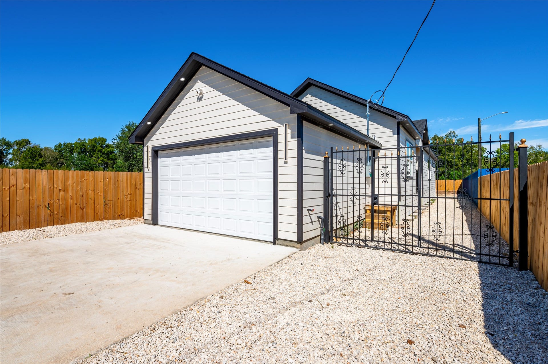 5107 South Acres, Houston, TX 77048 5107 South Acres, Houston, TX 77048