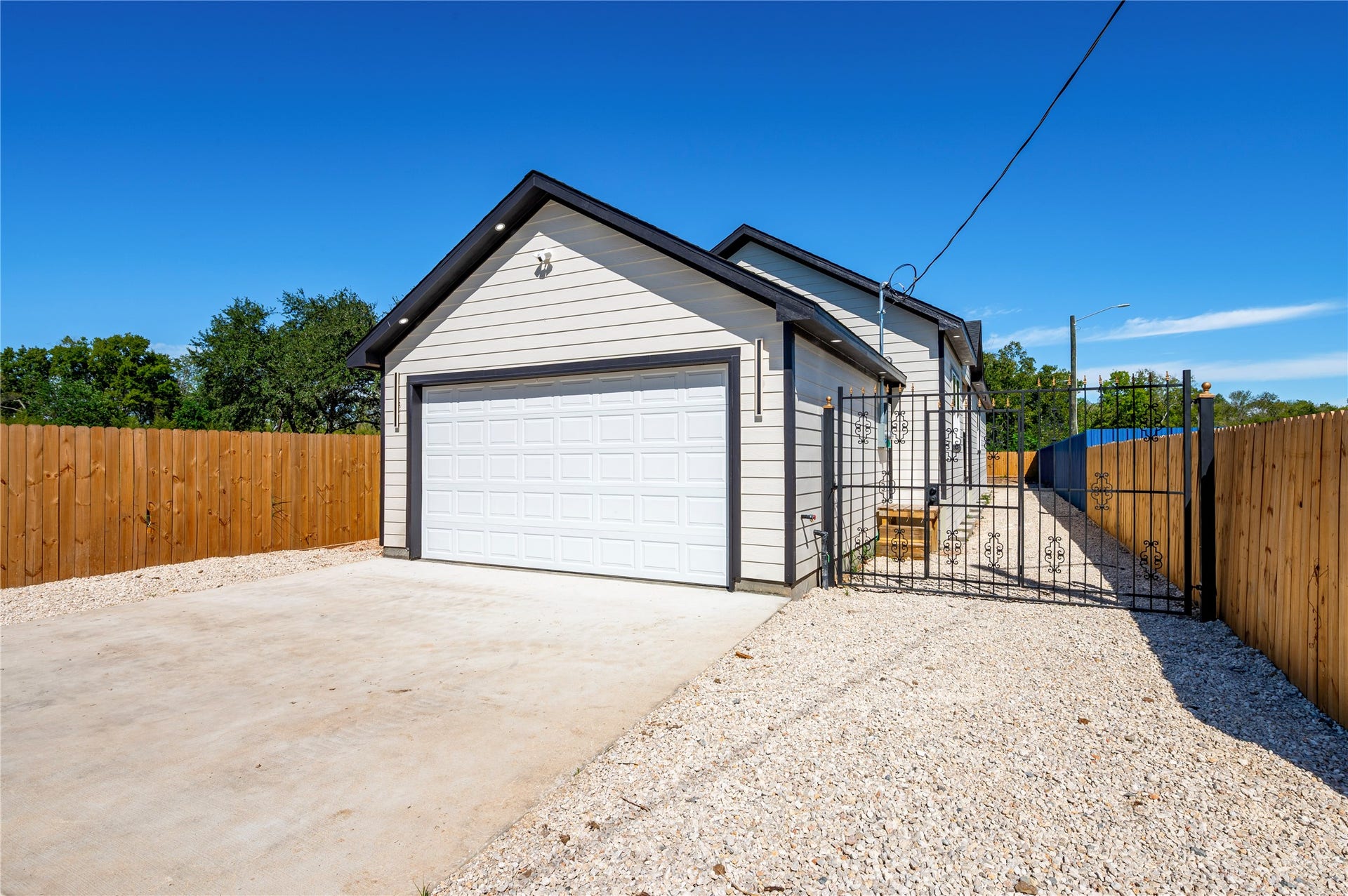 5107 South Acres, Houston, TX 77048 5107 South Acres, Houston, TX 77048